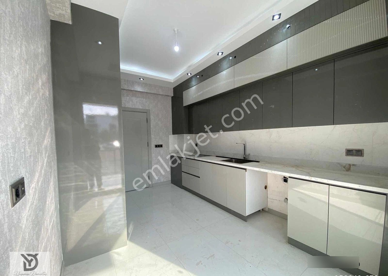 Naz Bayrak'ta Satılık Panjurlu Ultra Lüks 2+1 Daireler