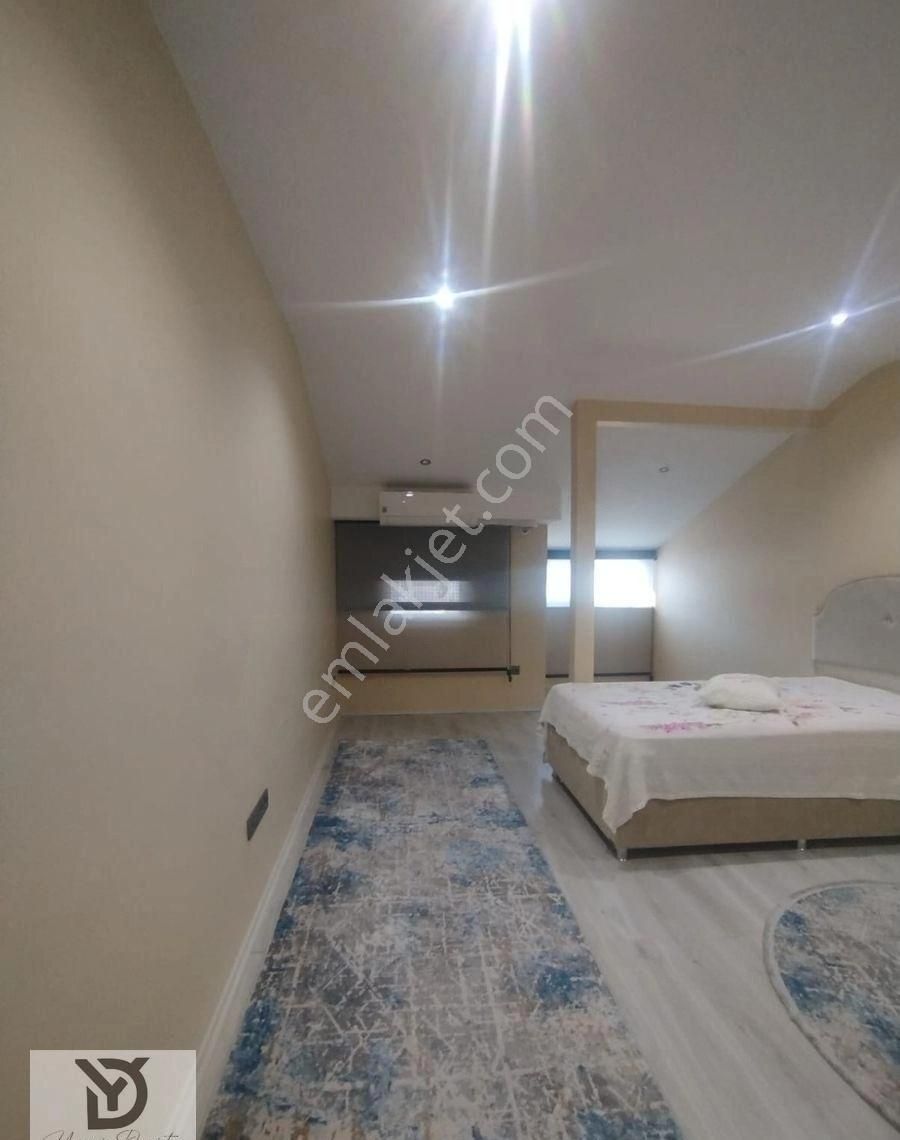 Naz Bayrak Da Çok Geniş Dublexs