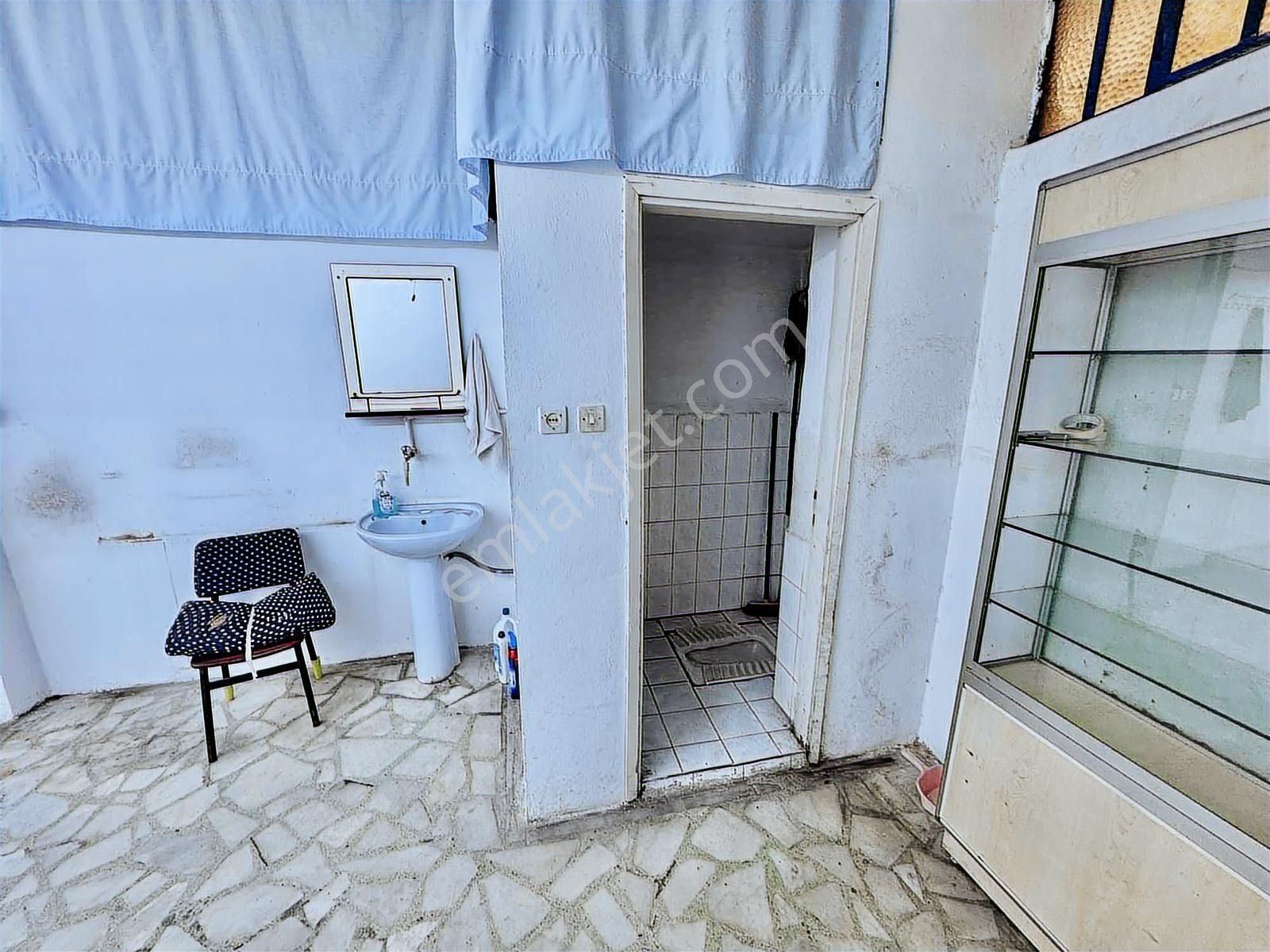 Esenler Ninehatun Mh.kiralık 55m2 Dükkan - Oto. Kepenkli - Wc'li