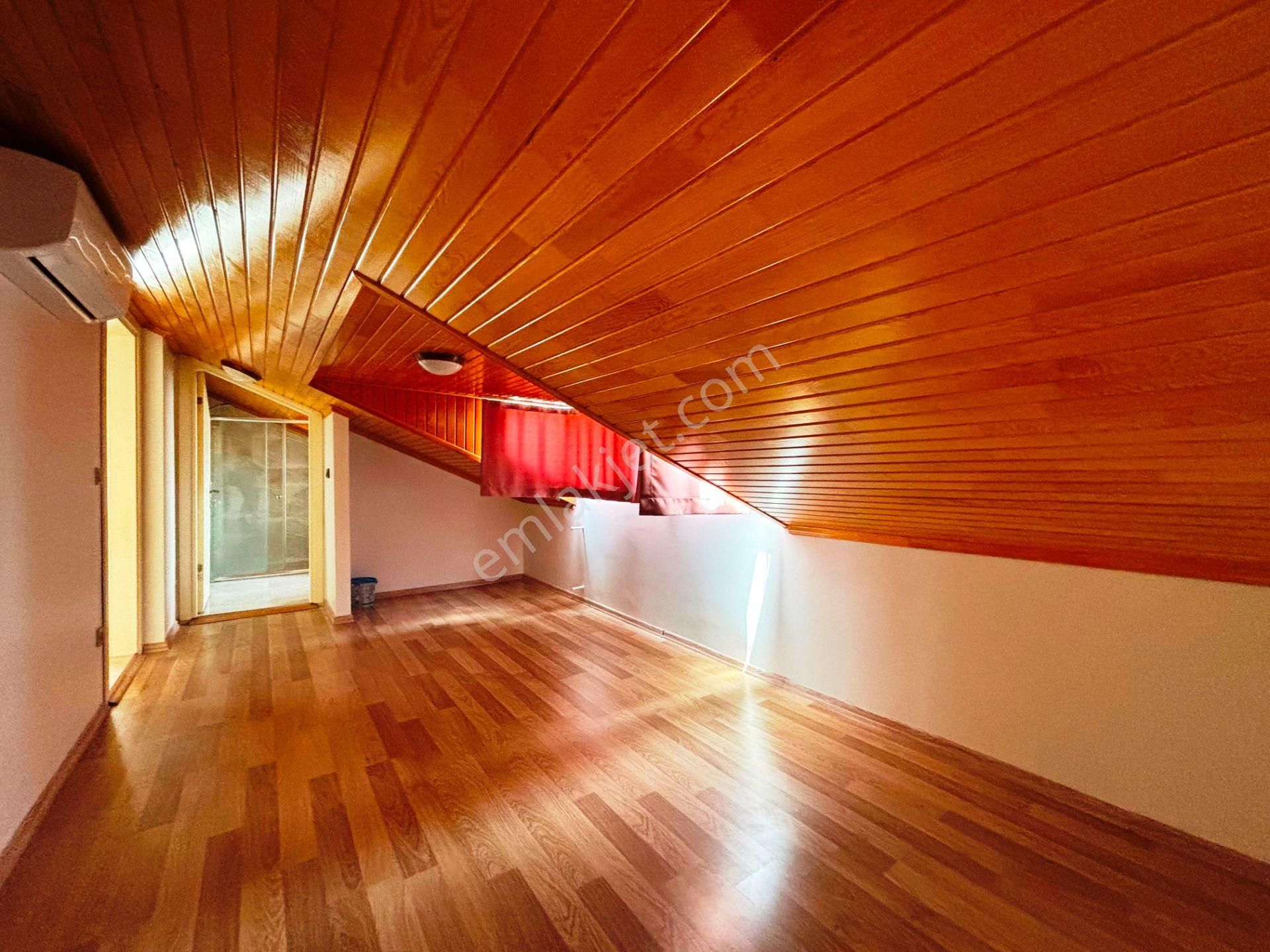 Bağdat-tren Arası 11 Yıllık 2 Girişli 280m2 Dublex Satılık 6+2 - Görsel 15