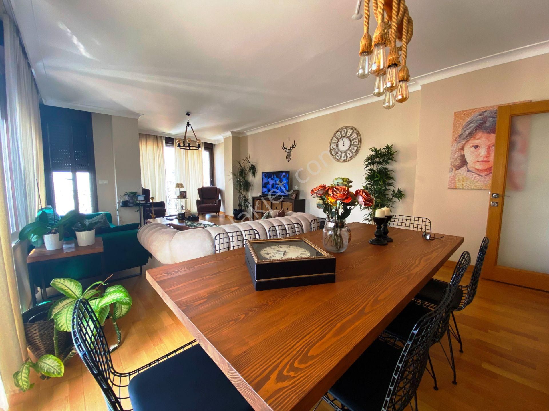 Bağdat-tren Arası 11 Yıllık 2 Girişli 280m2 Dublex Satılık 6+2 - Görsel 3