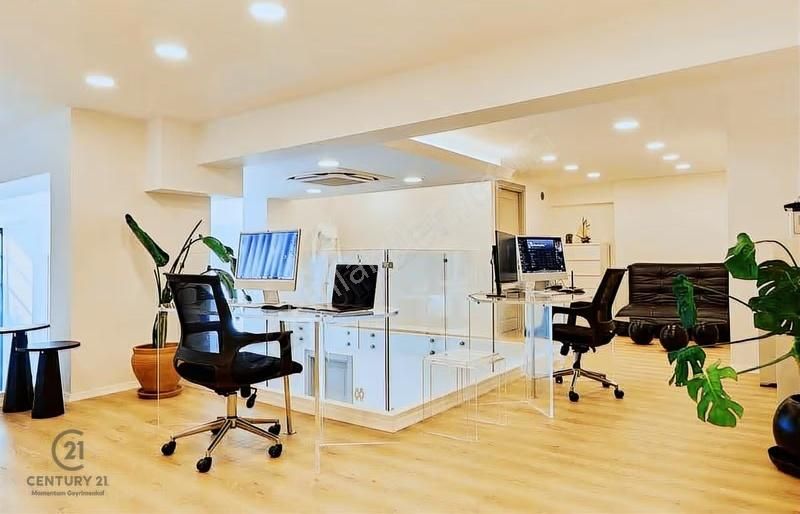 Geniş Vitrin, Şık Dekorasyonlu Satılık 180m² Ticari Alan - Görsel 5