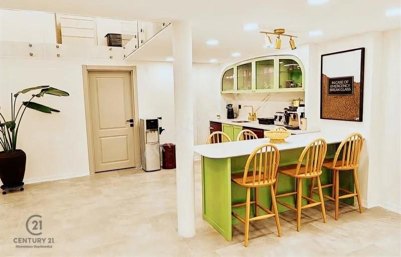 Geniş Vitrin, Şık Dekorasyonlu Satılık 180m² Ticari Alan - Görsel 7