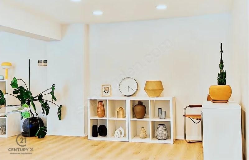 Geniş Vitrin, Şık Dekorasyonlu Satılık 180m² Ticari Alan - Görsel 10