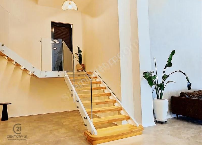 Geniş Vitrin, Şık Dekorasyonlu Satılık 180m² Ticari Alan - Görsel 4