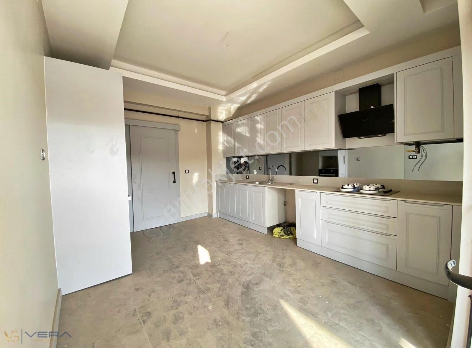 Vera'dan Abdulhamithan'da Satılık 3.5+1 Fırsat Daire - Görsel 23