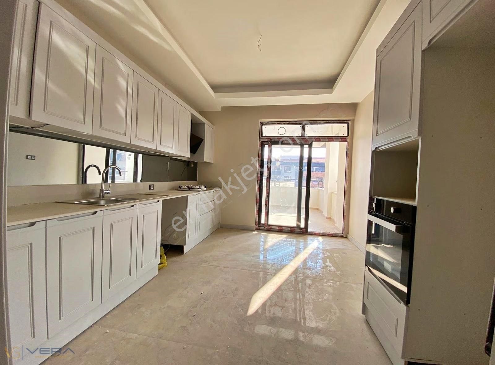 Vera'dan Abdulhamithan'da Satılık 3.5+1 Fırsat Daire - Görsel 13