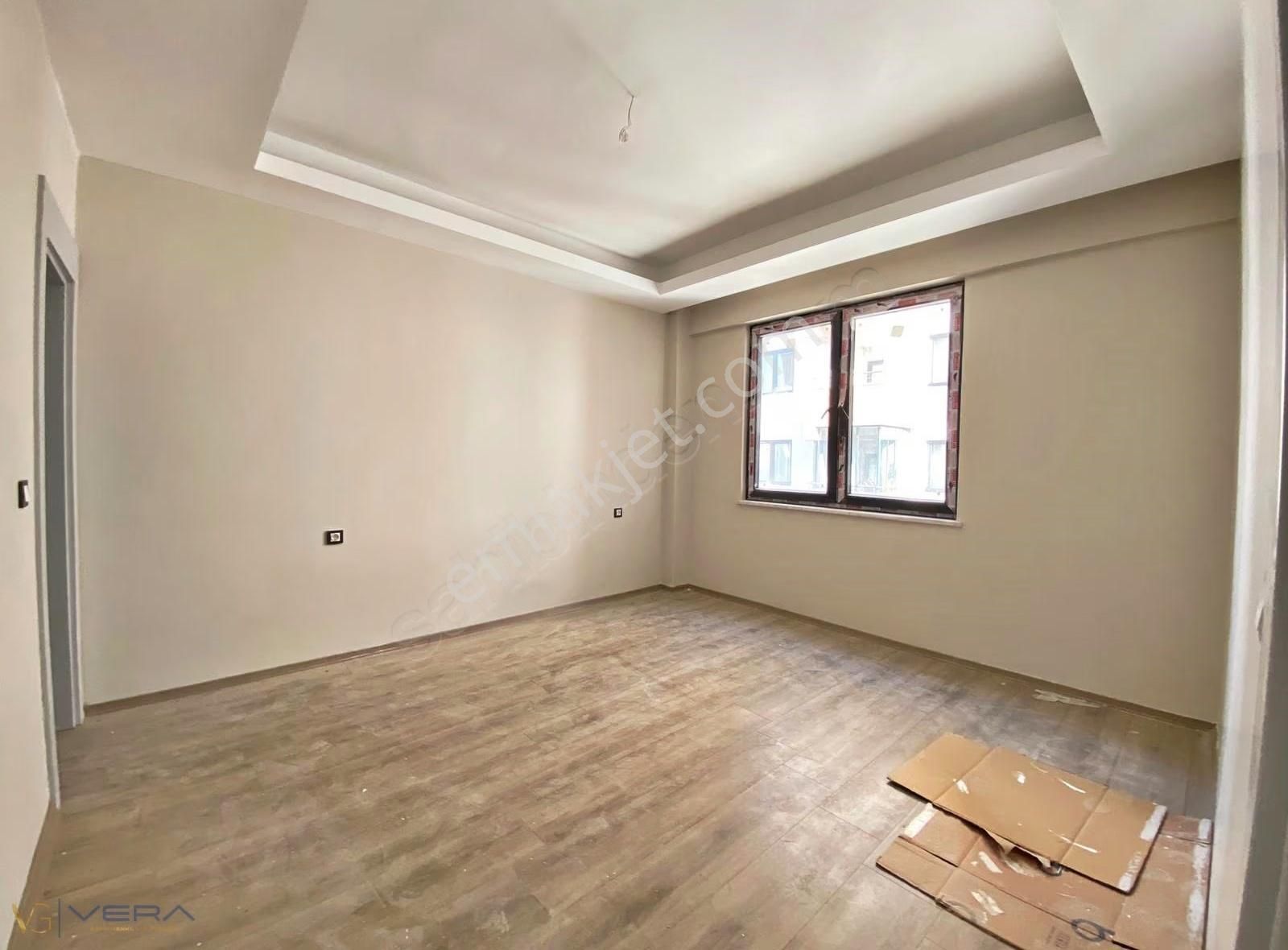 Vera'dan Abdulhamithan'da Satılık 3.5+1 Fırsat Daire - Görsel 8