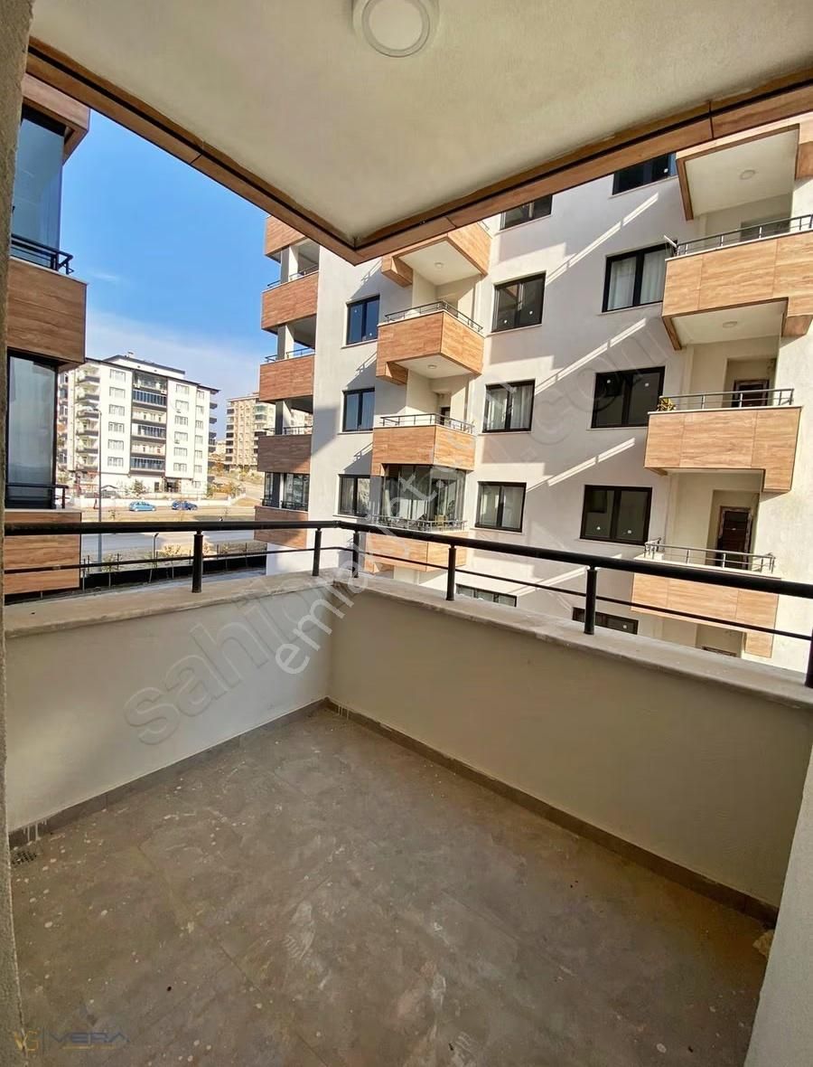 Vera'dan Abdulhamithan'da Satılık 3.5+1 Fırsat Daire - Görsel 18