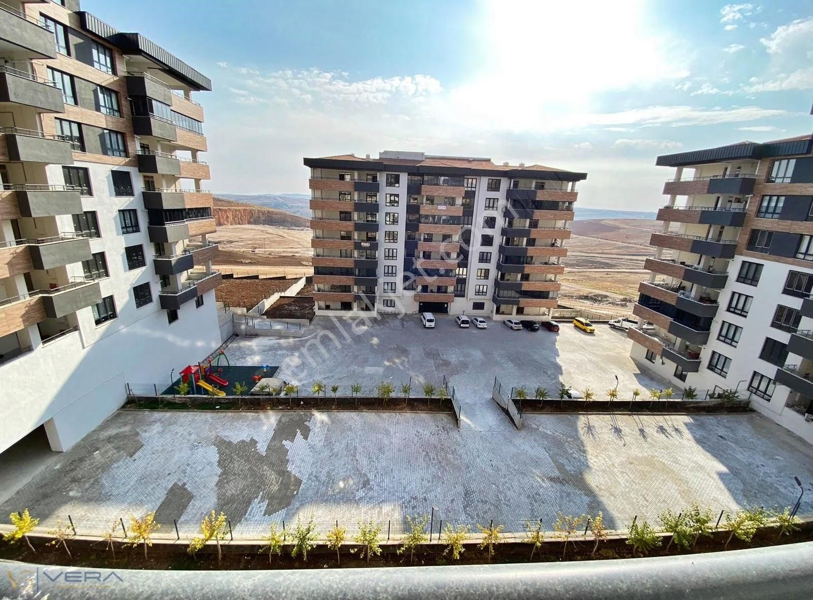 Vera'dan Abdulhamithan'da Satılık 3.5+1 Fırsat Daire