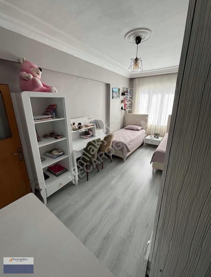 Necaroğullarından Cezaevi Üst Köşede Bakımlı 3+1 Daire - Görsel 13