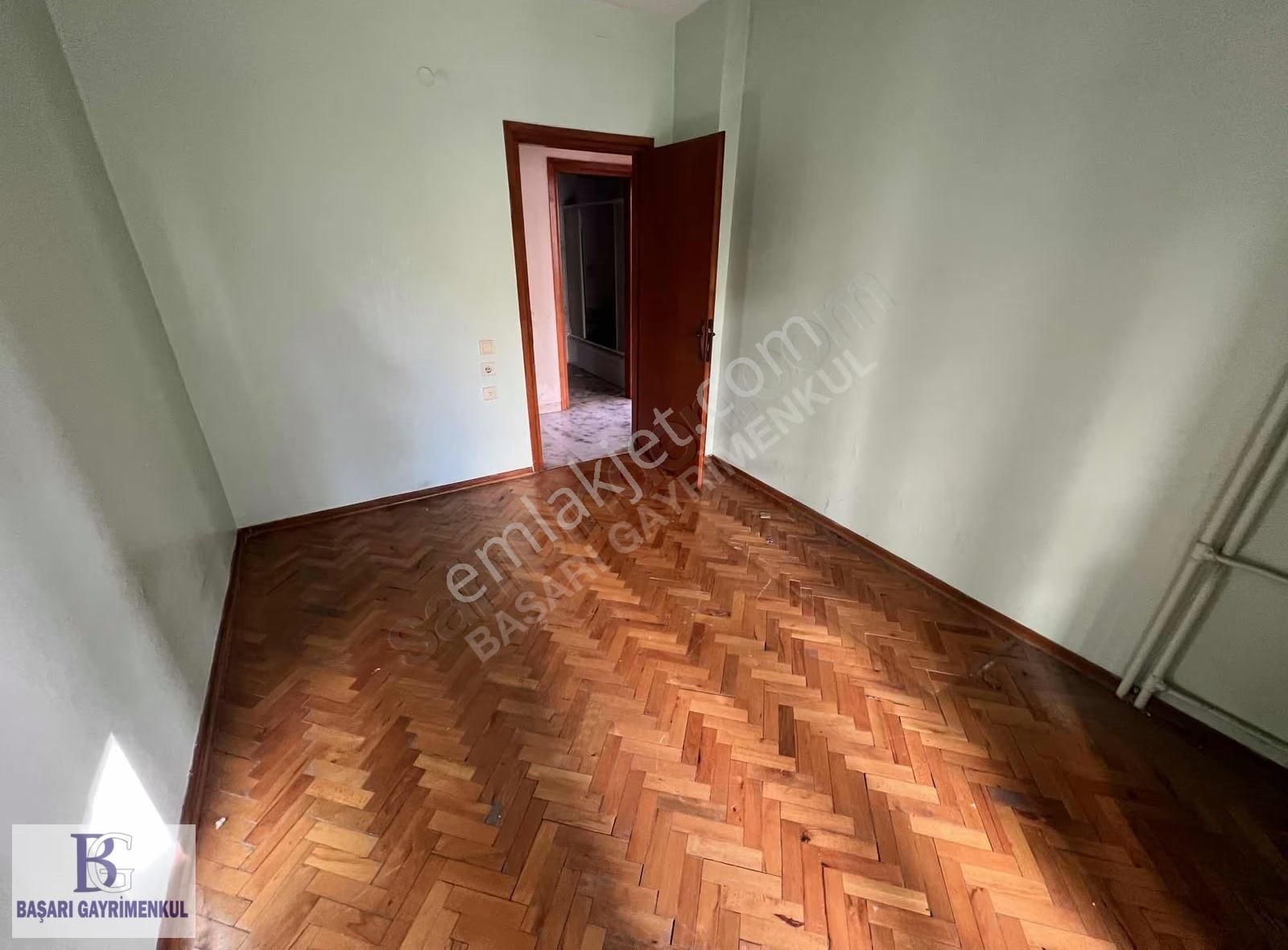 Başarı Suadiye Bağdata 6. Bina 130 M2 3+1 Yeşillikler İçinde - Görsel 3