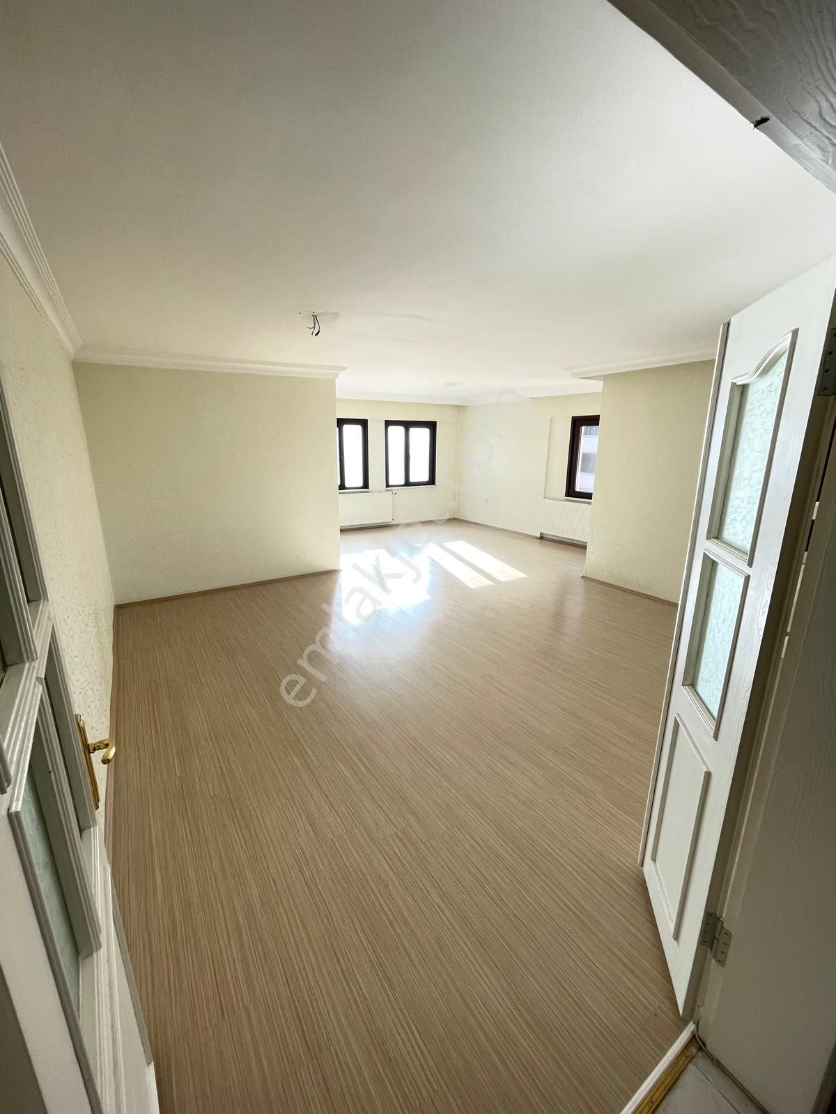 İstanbul Beylikdüzü Koru Apartmanı 3+1 186 M2 Bürüt Kiralık Daire - Görsel 16