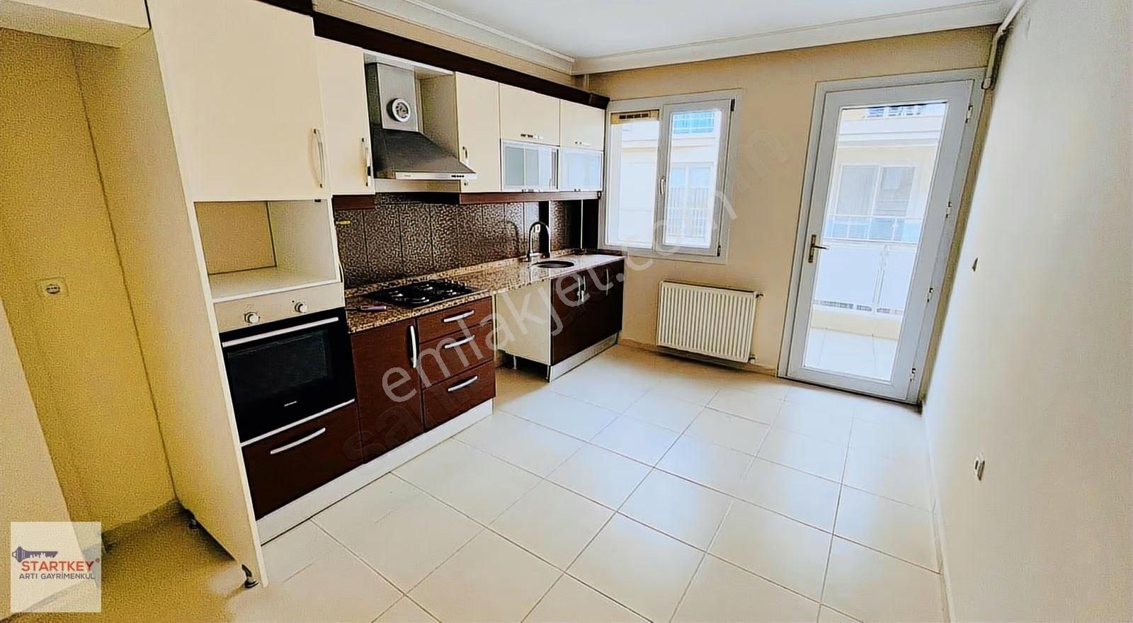 Karşıyaka Nergiz'de Bakımlı Merkezi Konumda 3+1 125 M2 Kiralık Daire