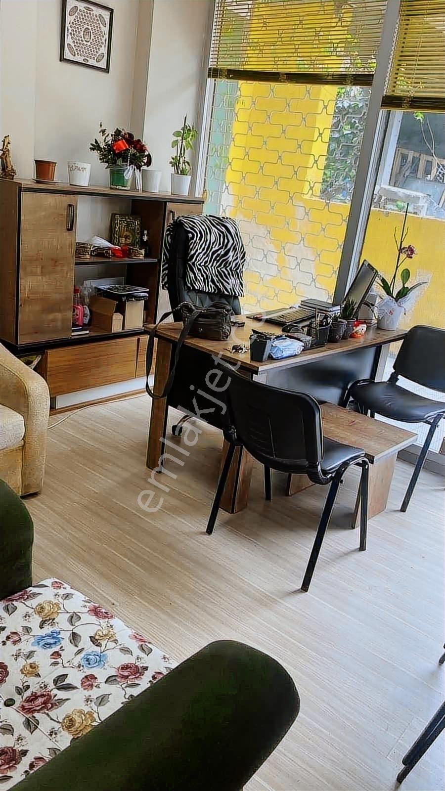 Engin Erdem'den Merterde Satılık Dükkan