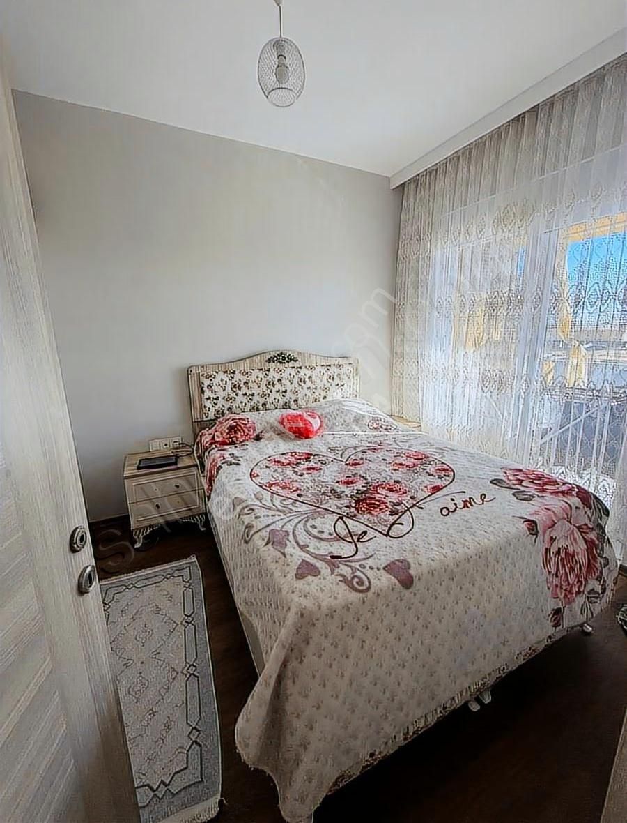 Güneş Evlerinde 1+1 Genis Ara Katta Daire - Görsel 5