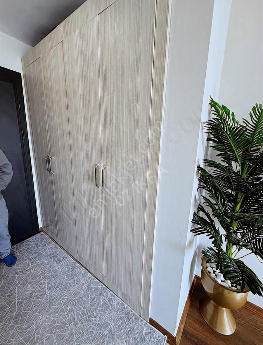 Güneş Evlerinde 1+1 Genis Ara Katta Daire - Görsel 7