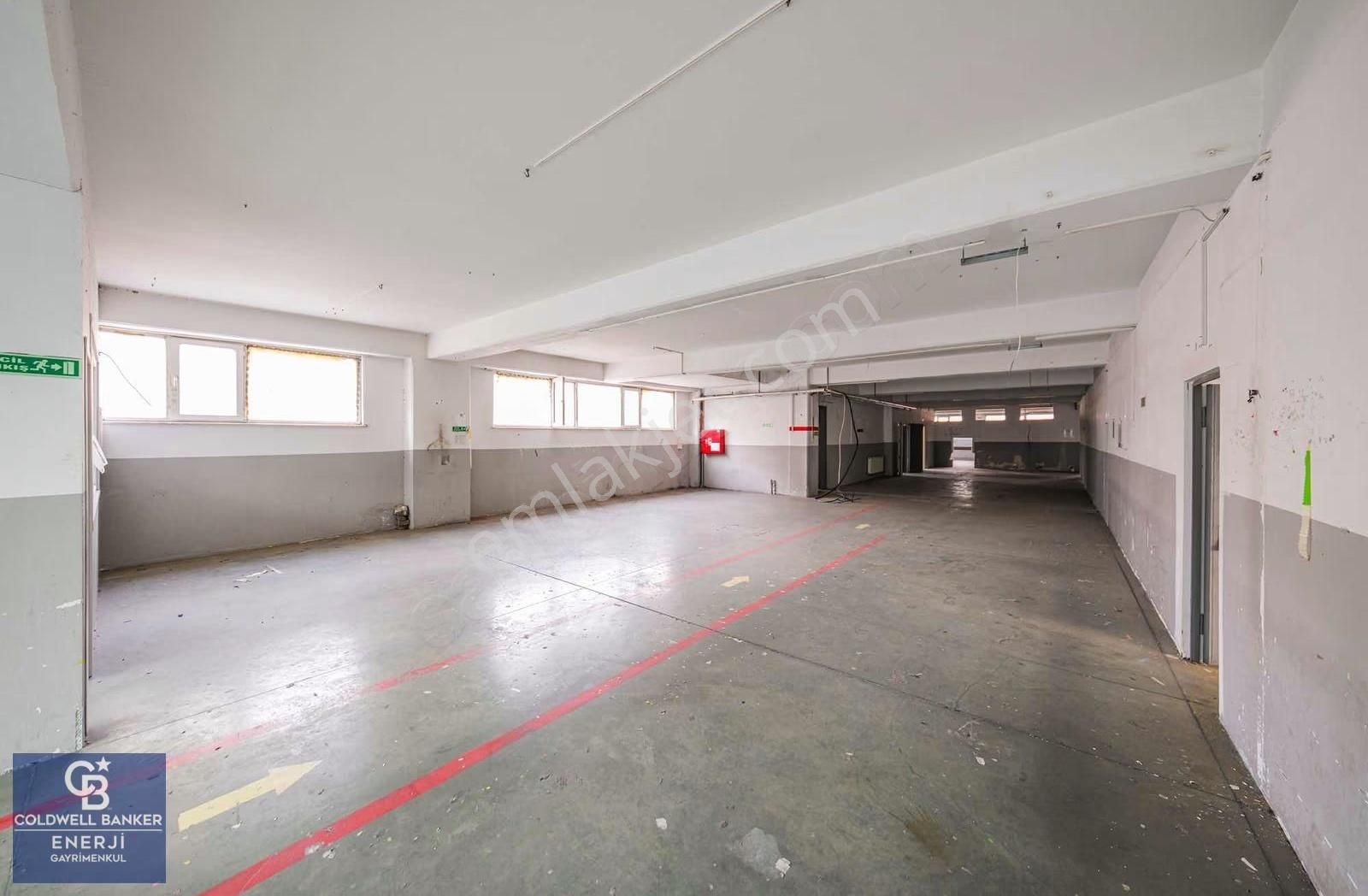 Yenibosna Cadde Üzeri Ön Cephe 1600 M2 İki Katlı Kiralık İş Yeri - Görsel 25