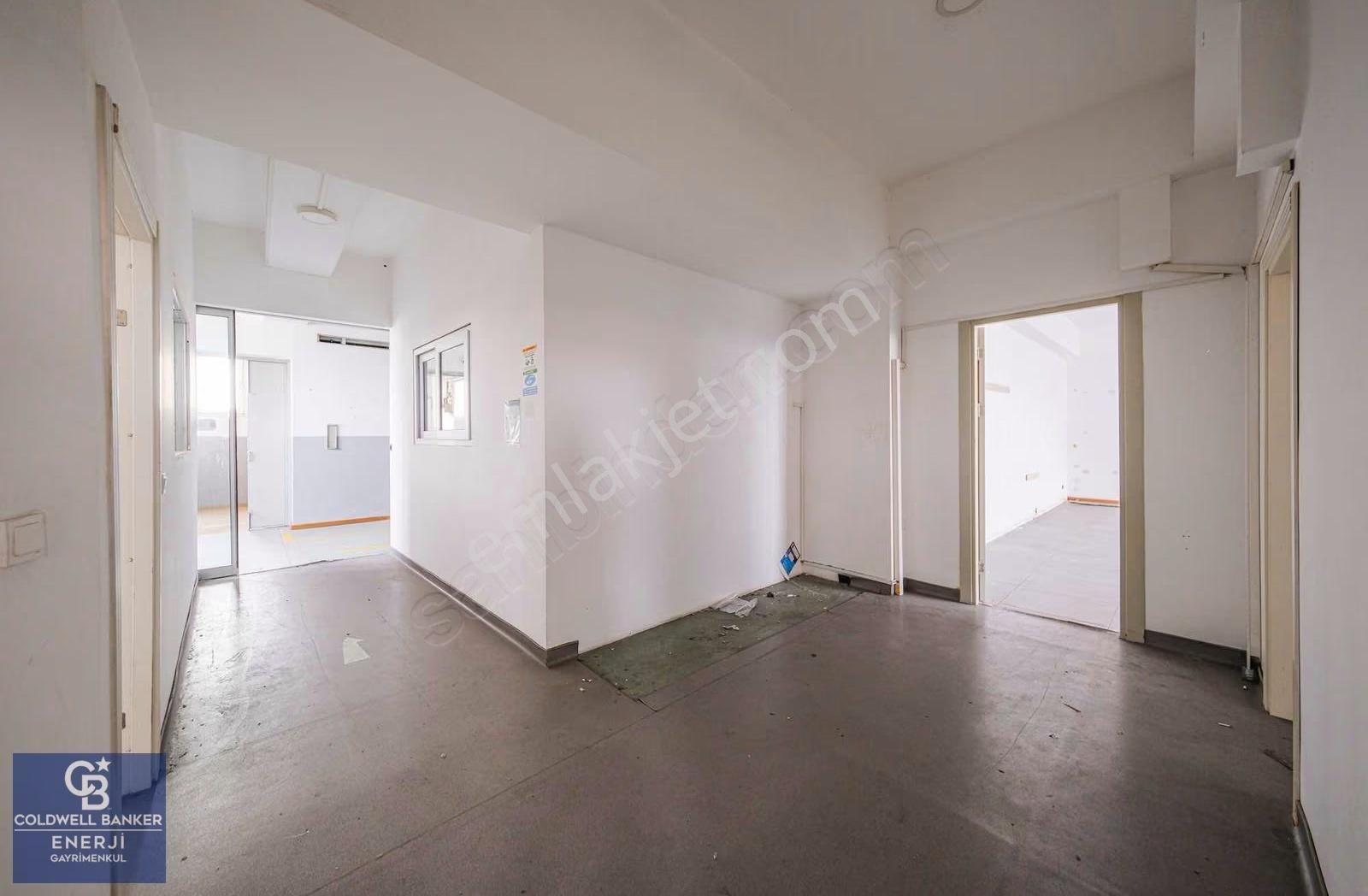 Yenibosna Cadde Üzeri Ön Cephe 1600 M2 İki Katlı Kiralık İş Yeri - Görsel 23