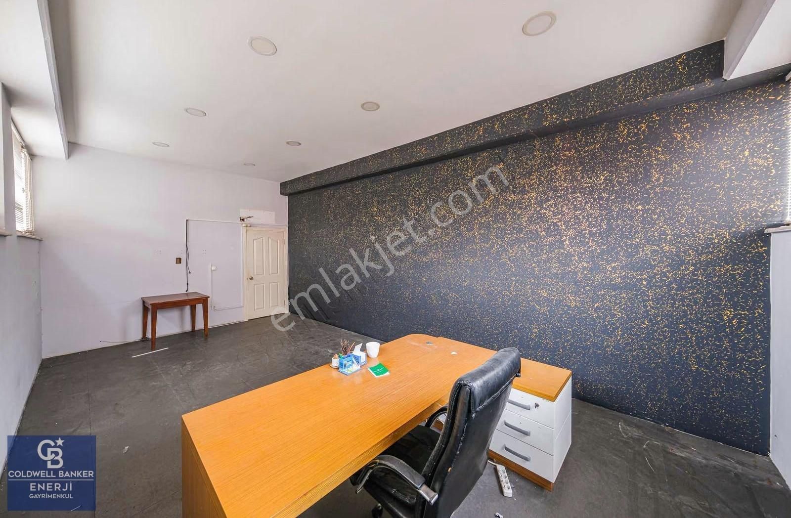 Yenibosna Cadde Üzeri Ön Cephe 1600 M2 İki Katlı Kiralık İş Yeri - Görsel 17