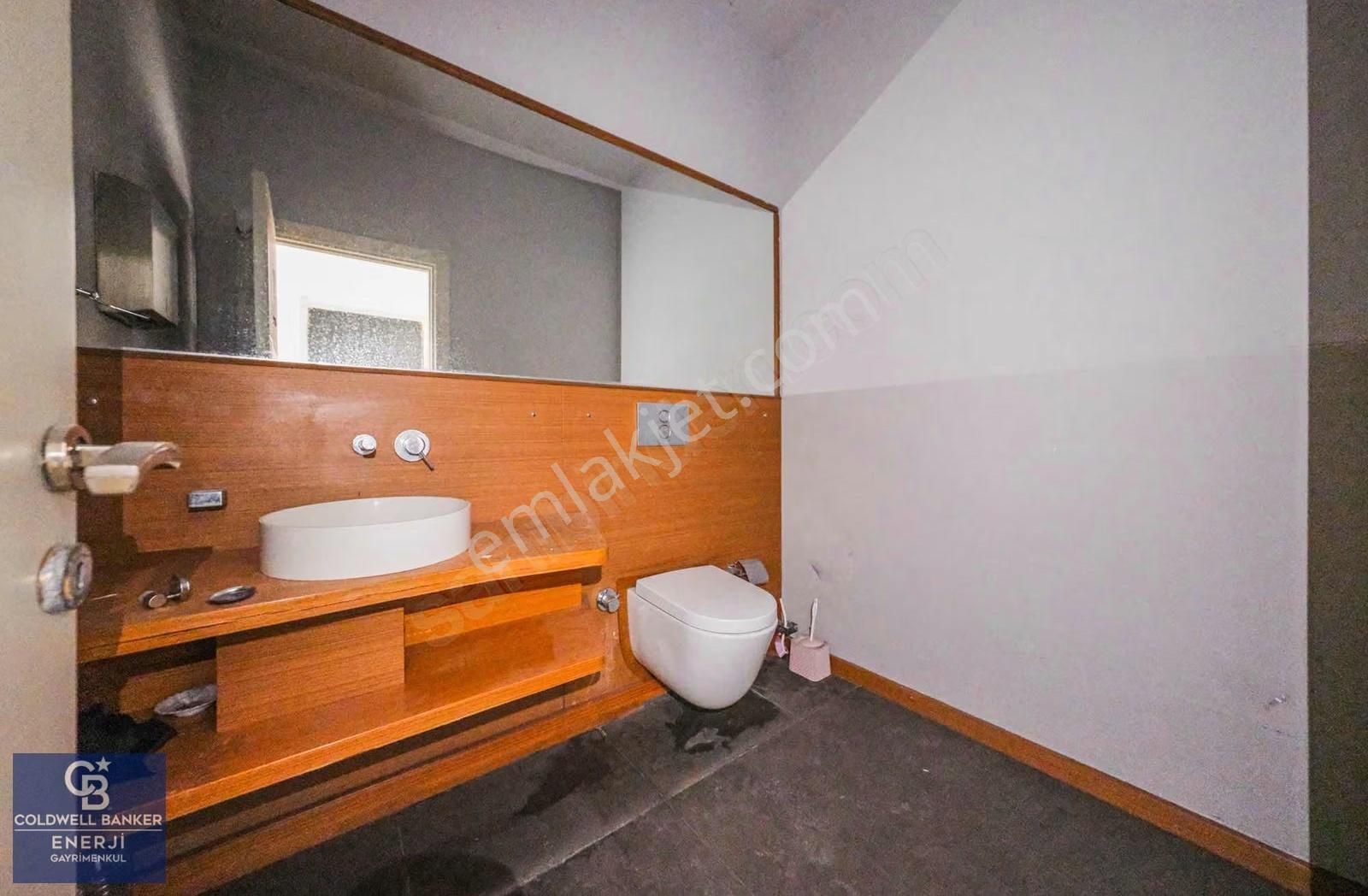 Yenibosna Cadde Üzeri Ön Cephe 1600 M2 İki Katlı Kiralık İş Yeri - Görsel 19