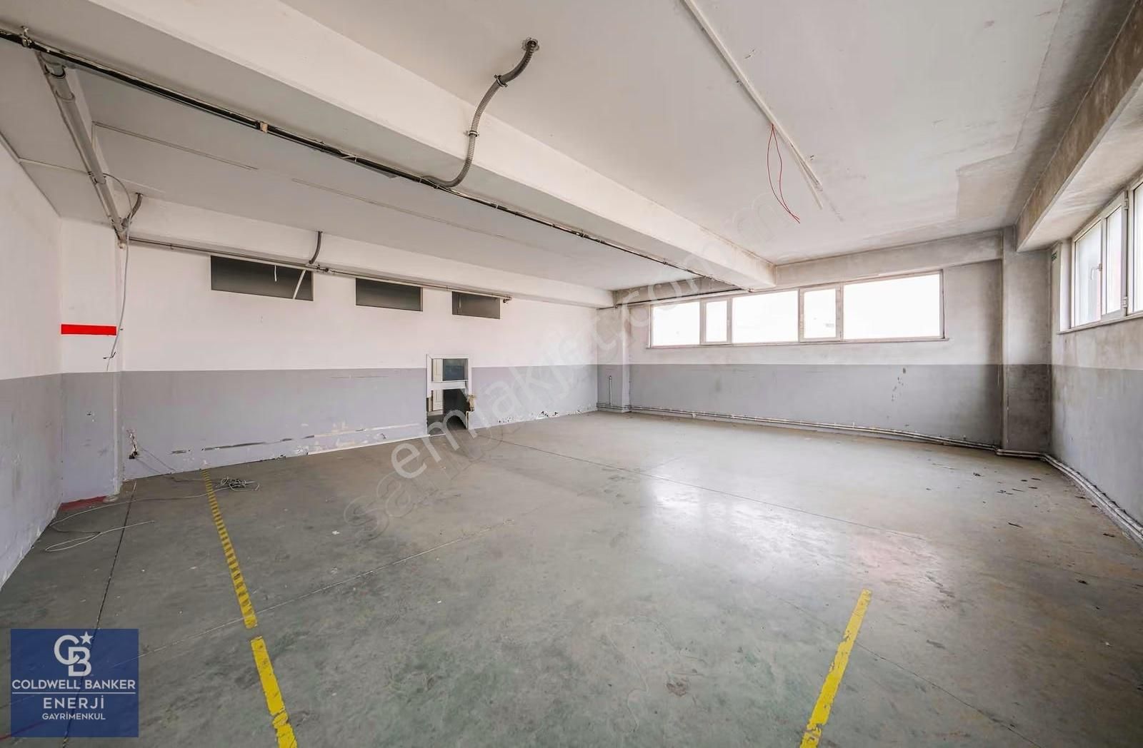 Yenibosna Cadde Üzeri Ön Cephe 1600 M2 İki Katlı Kiralık İş Yeri - Görsel 26