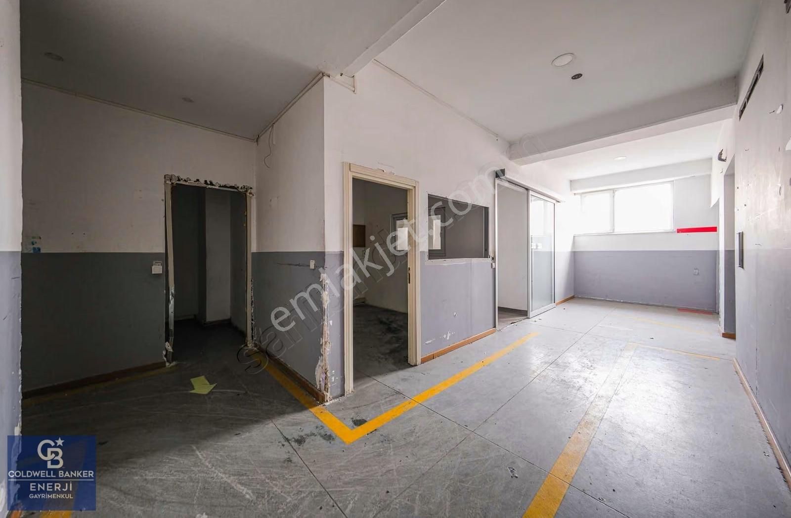 Yenibosna Cadde Üzeri Ön Cephe 1600 M2 İki Katlı Kiralık İş Yeri - Görsel 21