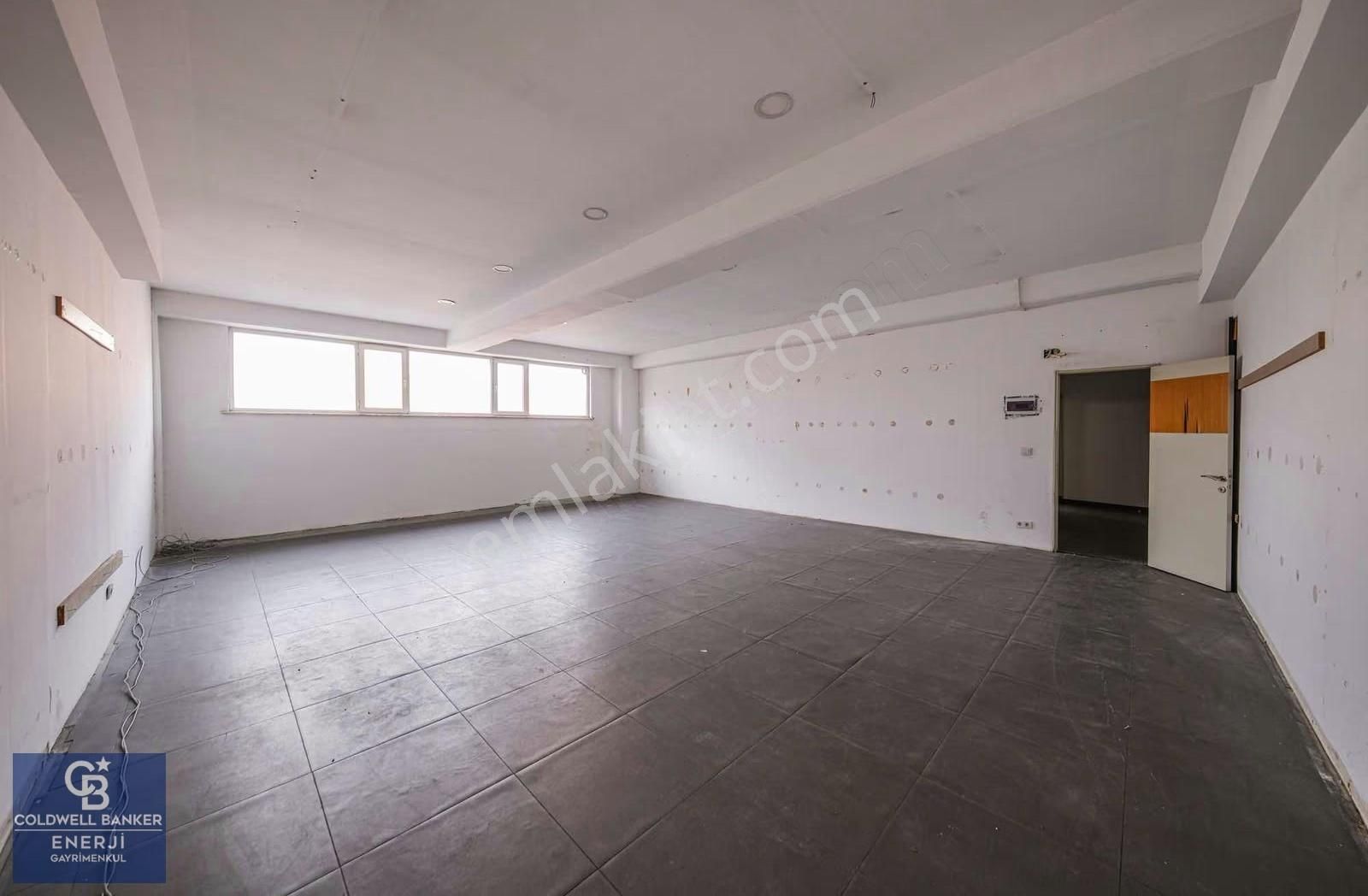 Yenibosna Cadde Üzeri Ön Cephe 1600 M2 İki Katlı Kiralık İş Yeri - Görsel 3