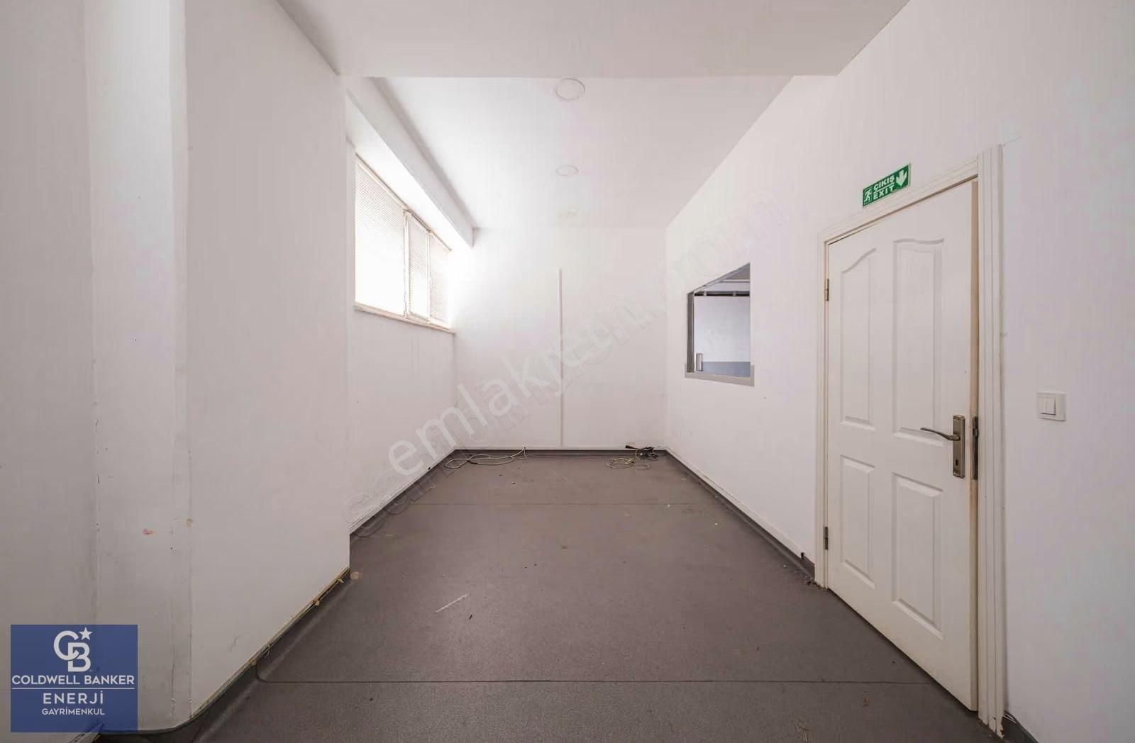 Yenibosna Cadde Üzeri Ön Cephe 1600 M2 İki Katlı Kiralık İş Yeri - Görsel 34