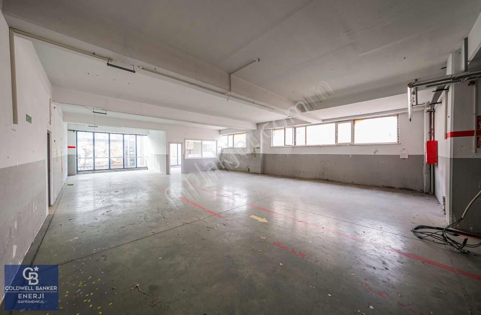 Yenibosna Cadde Üzeri Ön Cephe 1600 M2 İki Katlı Kiralık İş Yeri - Görsel 30