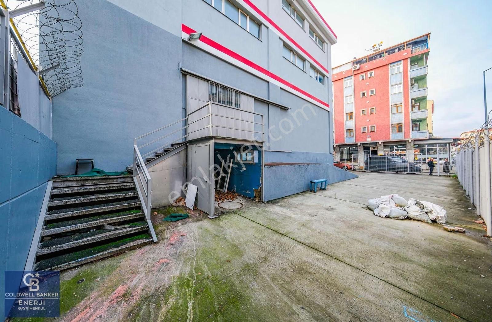 Yenibosna Cadde Üzeri Ön Cephe 1600 M2 İki Katlı Kiralık İş Yeri - Görsel 16