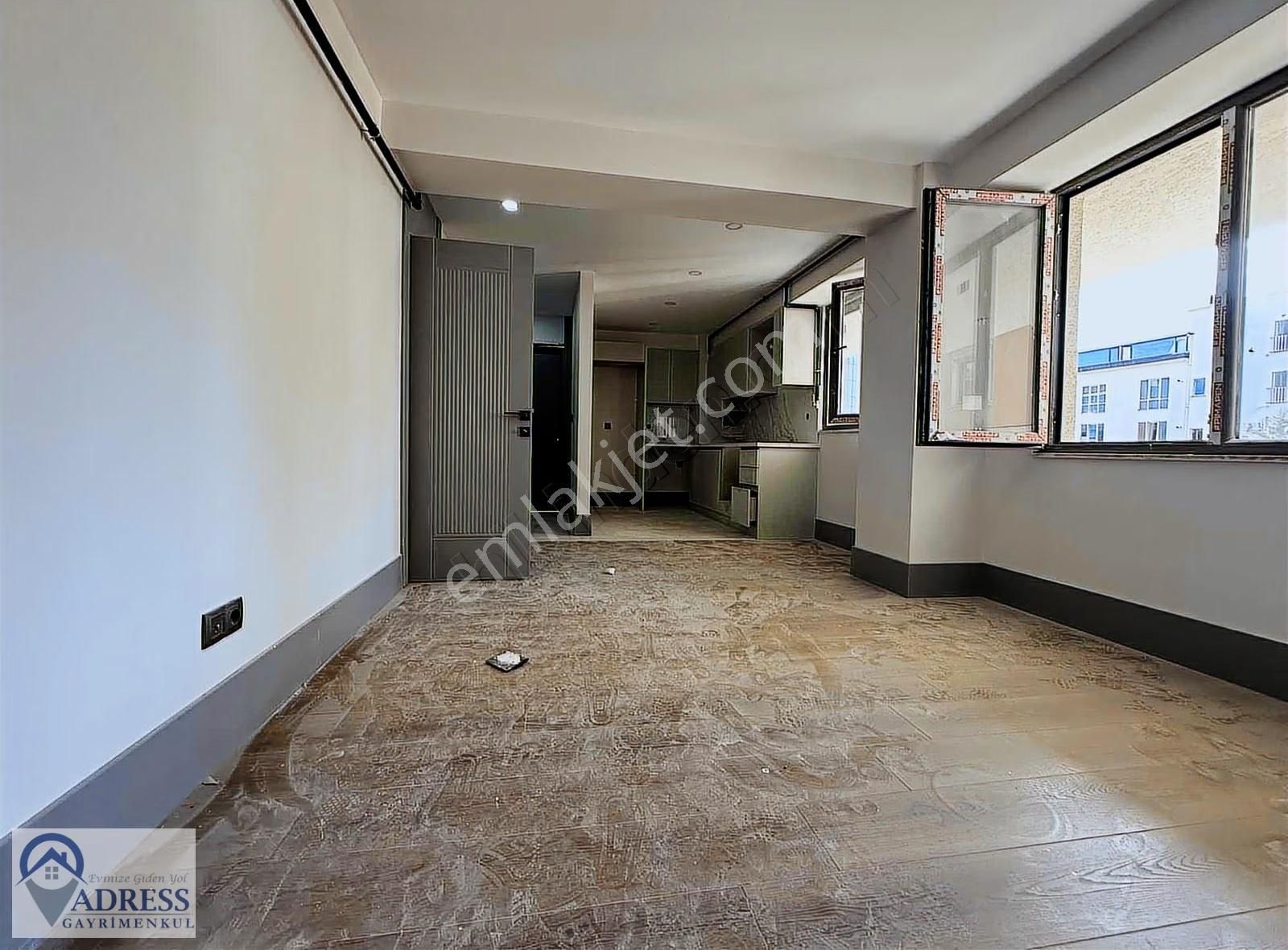 Adress Gayrimenkul Den Çekmeköy'de İki Bloklu Site İçinde 2+1 - Görsel 5