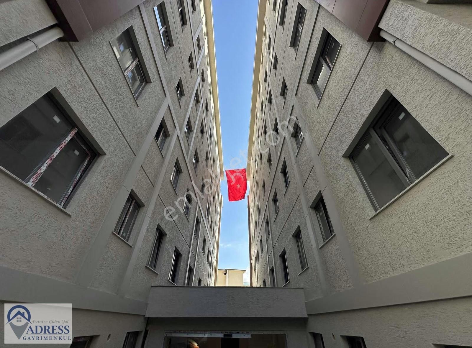 Adress Gayrimenkul Den Çekmeköy'de İki Bloklu Site İçinde 2+1 - Görsel 2