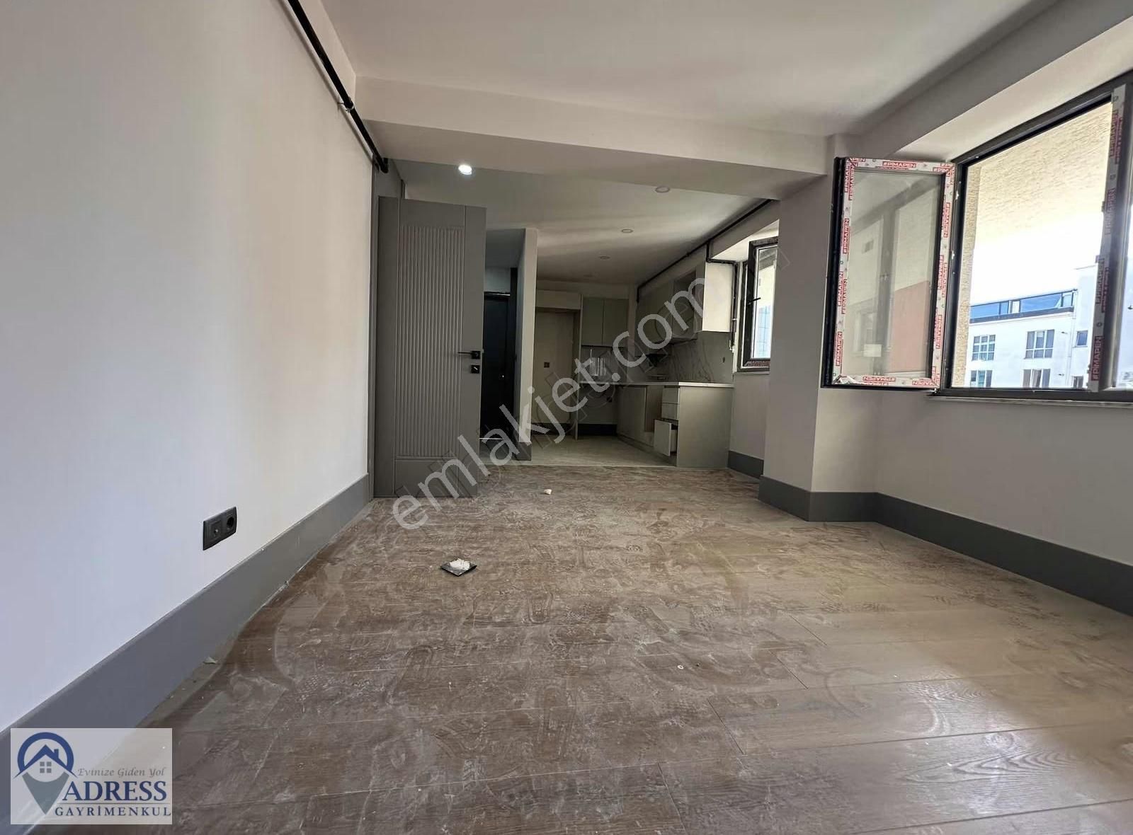 Adress Gayrimenkul Den Çekmeköy'de İki Bloklu Site İçinde 2+1 - Görsel 8