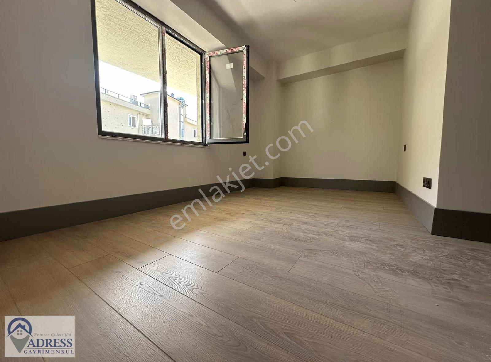 Adress Gayrimenkul Den Çekmeköy'de İki Bloklu Site İçinde 2+1 - Görsel 20