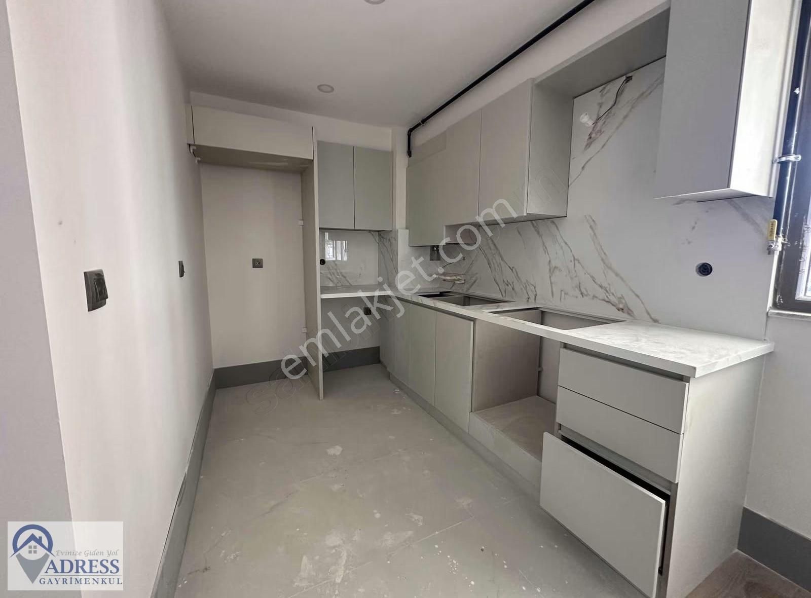 Adress Gayrimenkul Den Çekmeköy'de İki Bloklu Site İçinde 2+1 - Görsel 17