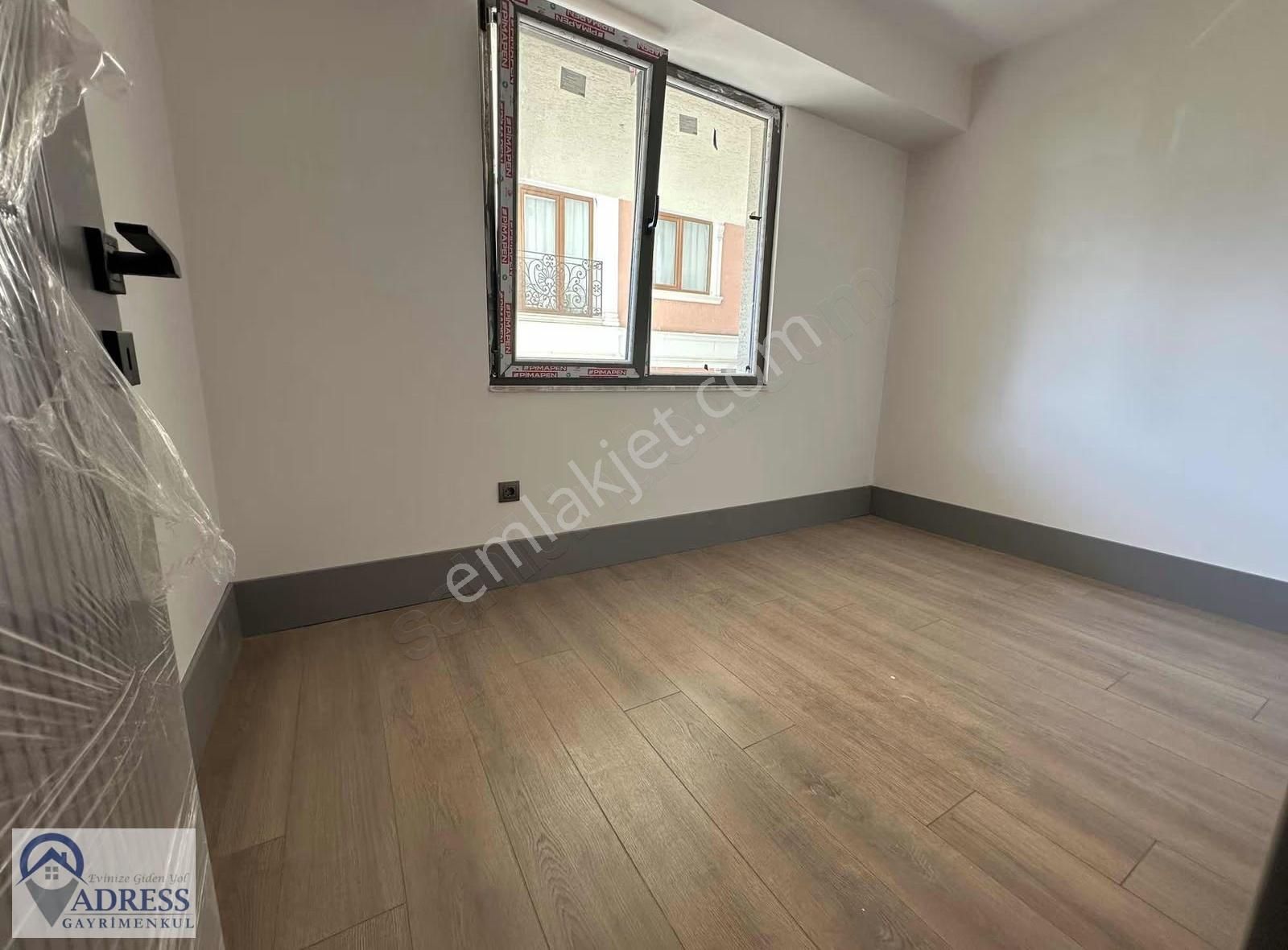 Adress Gayrimenkul Den Çekmeköy'de İki Bloklu Site İçinde 2+1 - Görsel 24