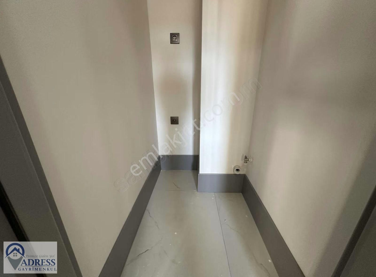 Adress Gayrimenkul Den Çekmeköy'de İki Bloklu Site İçinde 2+1 - Görsel 6