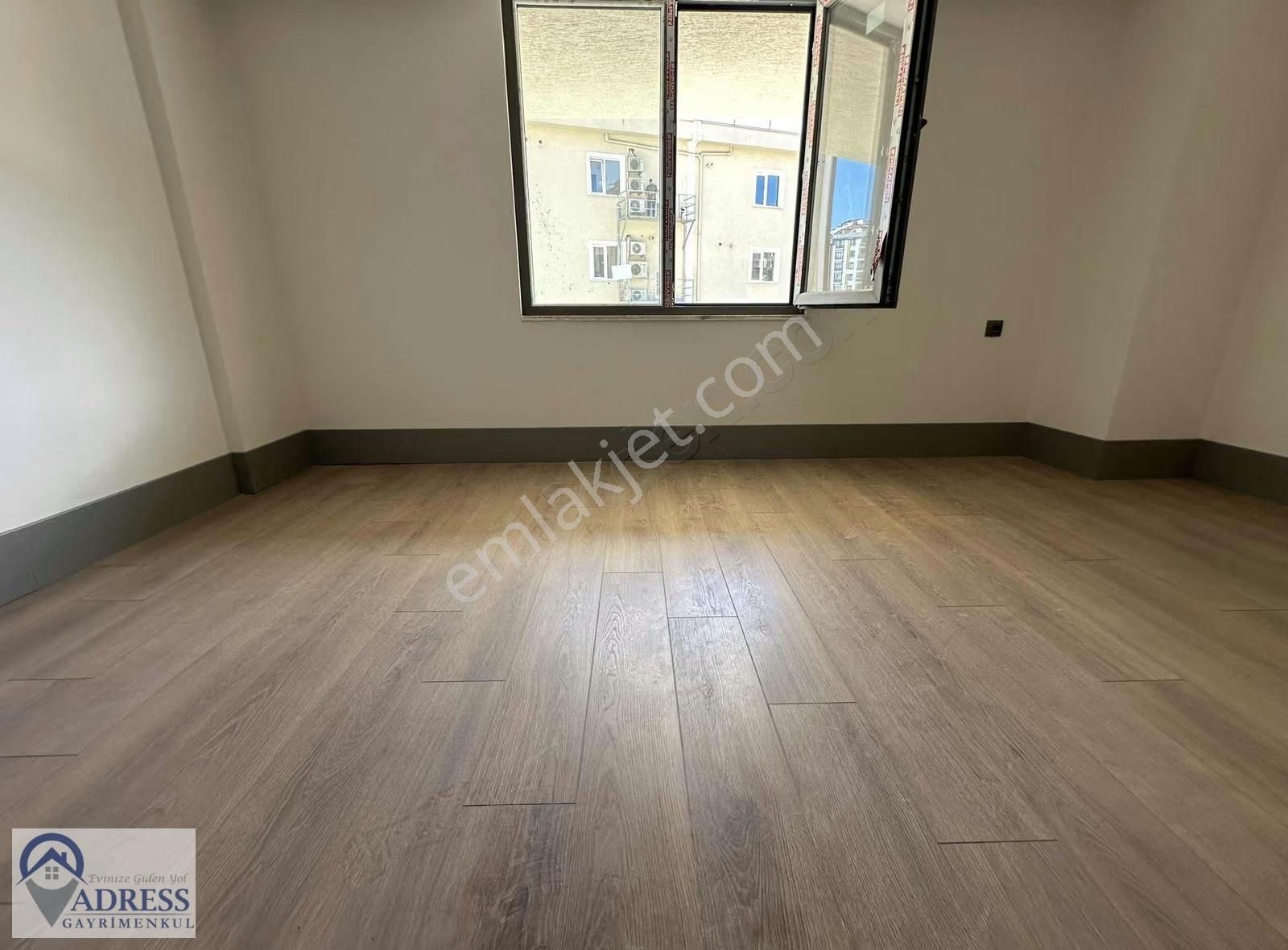 Adress Gayrimenkul Den Çekmeköy'de İki Bloklu Site İçinde 2+1 - Görsel 13