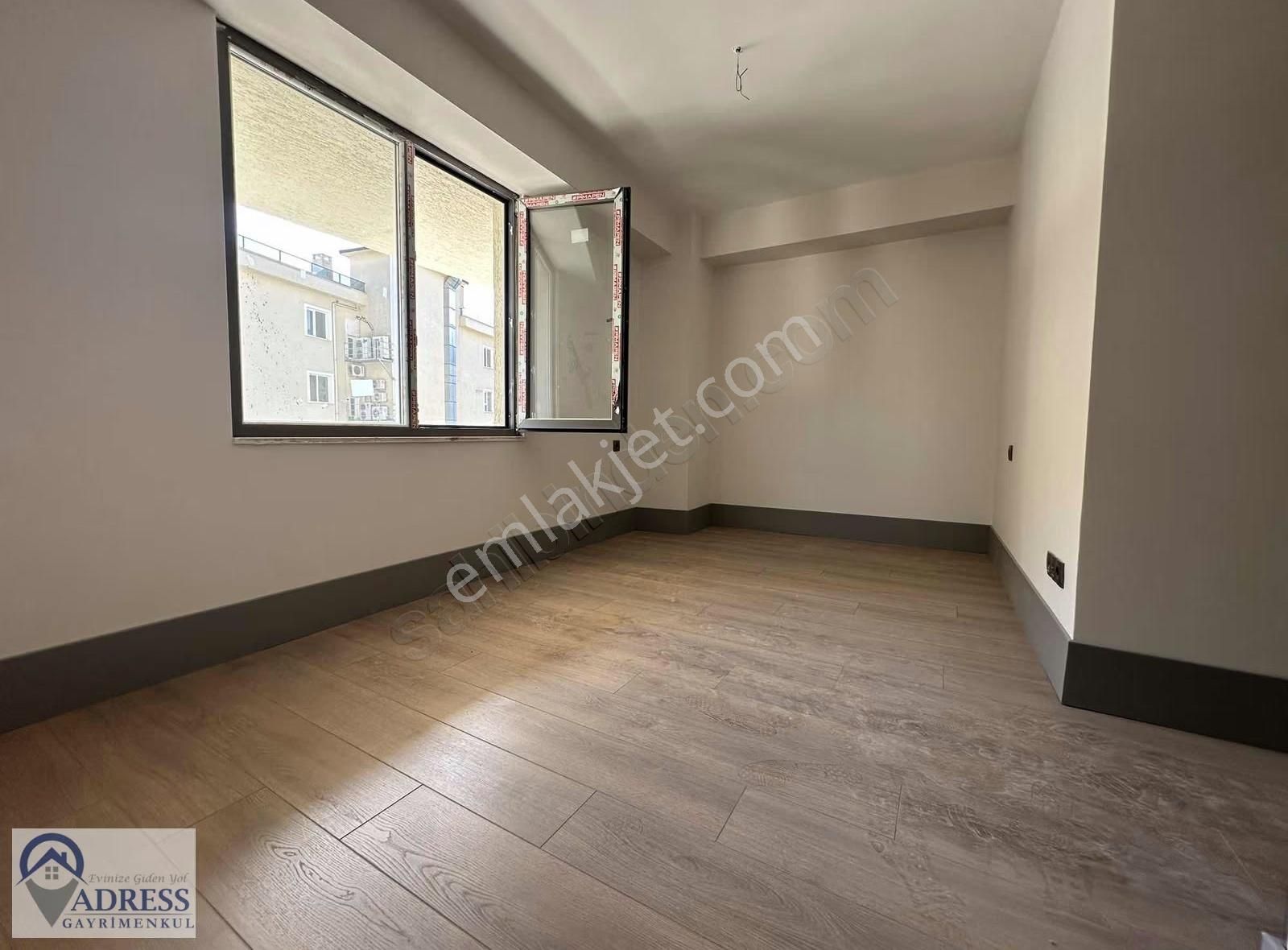 Adress Gayrimenkul Den Çekmeköy'de İki Bloklu Site İçinde 2+1 - Görsel 12