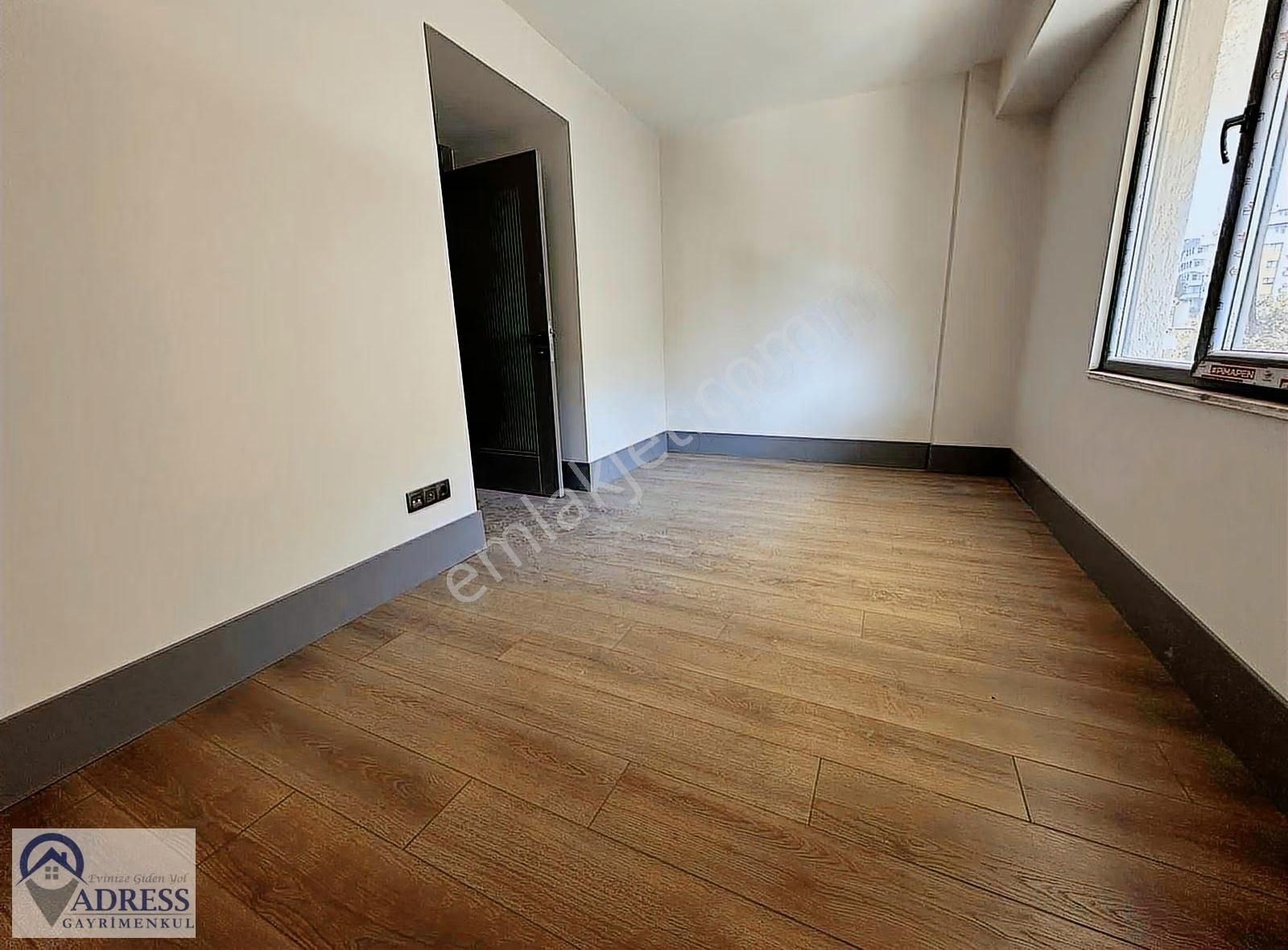 Adress Gayrimenkul Den Çekmeköy'de İki Bloklu Site İçinde 2+1 - Görsel 3