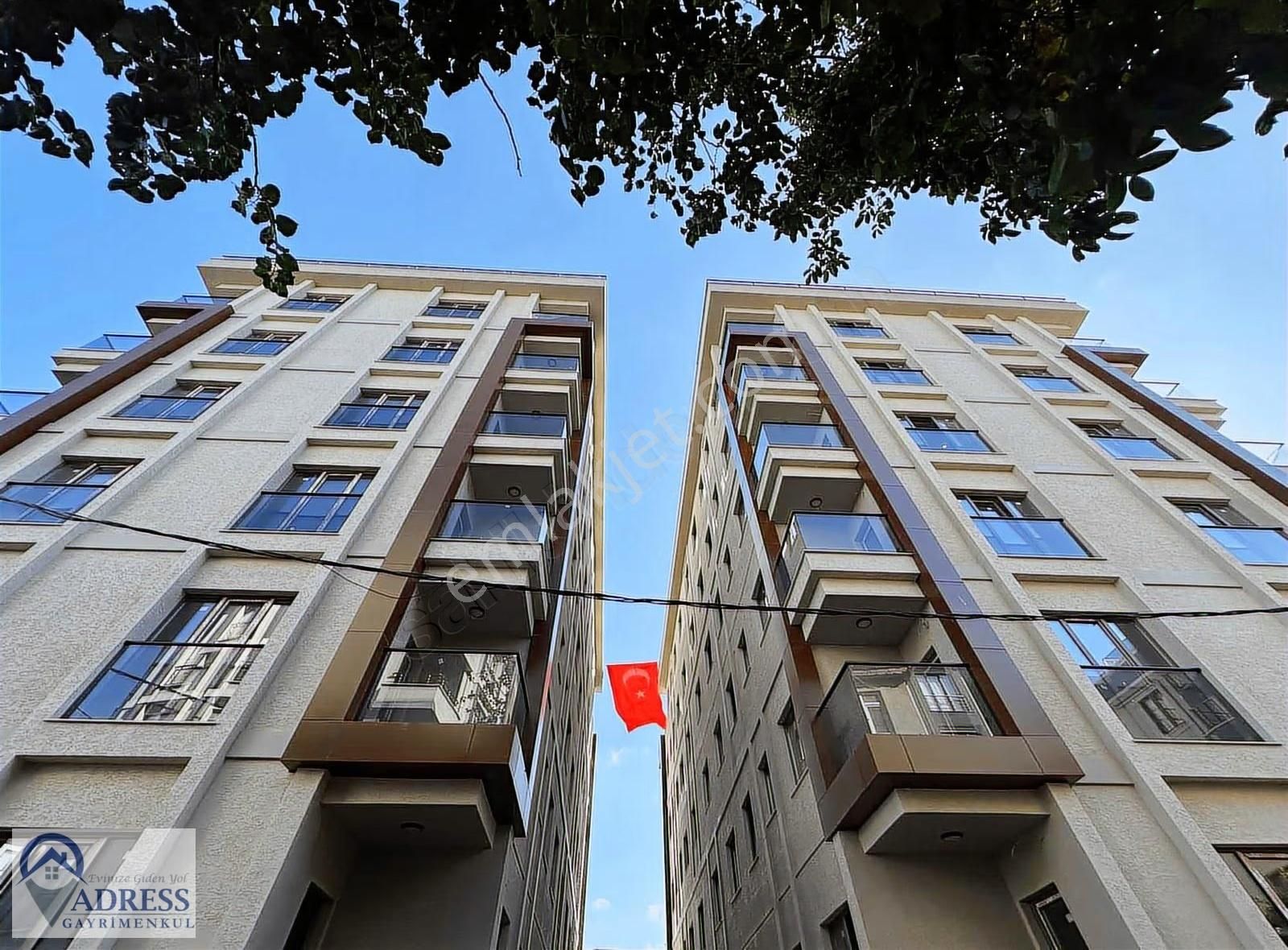 Adress Gayrimenkul Den Çekmeköy'de İki Bloklu Site İçinde 2+1