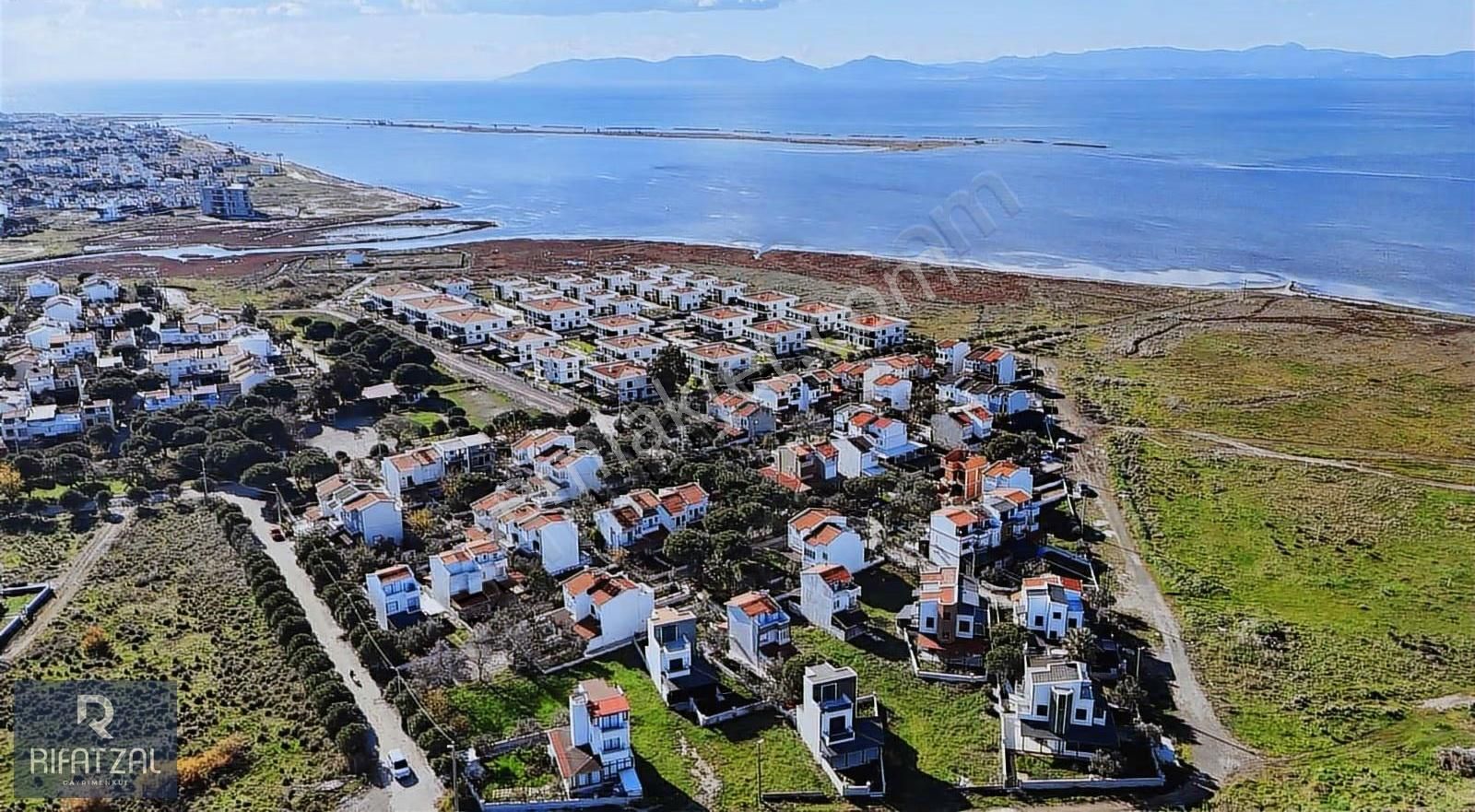 Altınova'da Denize 300 M Site İçi Villa Arsası - Görsel 2
