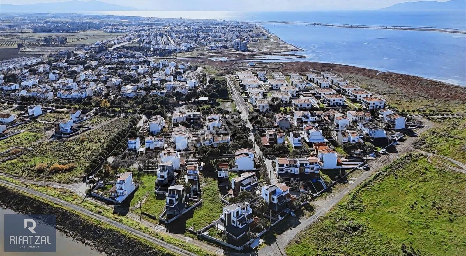 Altınova'da Denize 300 M Site İçi Villa Arsası - Görsel 4