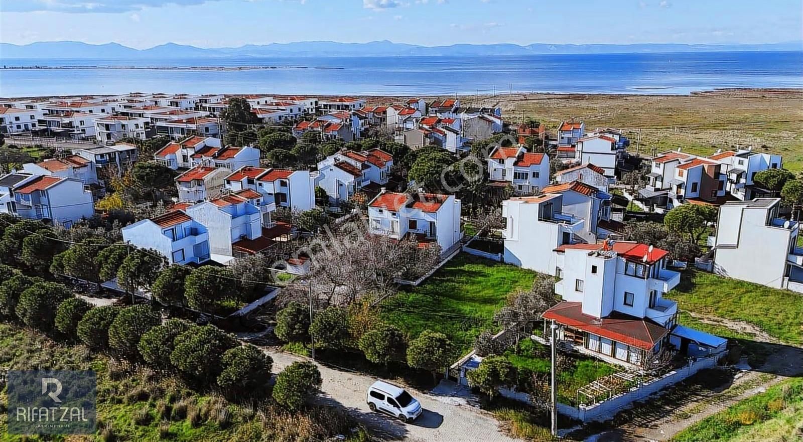 Altınova'da Denize 300 M Site İçi Villa Arsası - Görsel 14