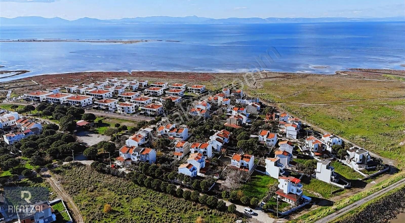 Altınova'da Denize 300 M Site İçi Villa Arsası - Görsel 8