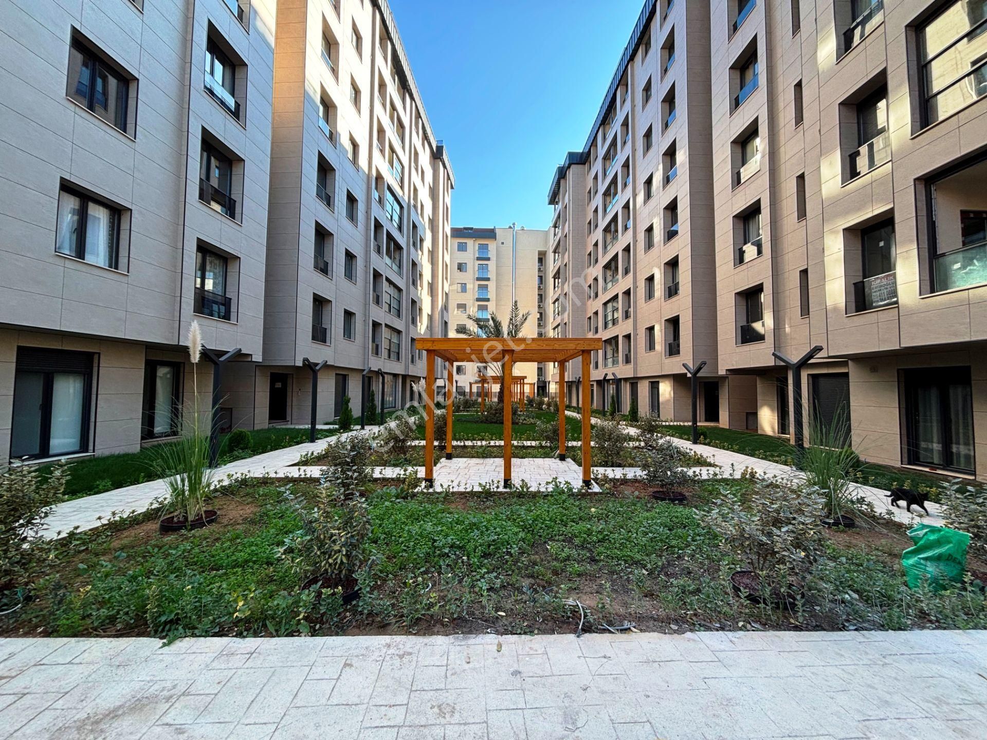 Pendik Sahil Peninda Park '0' 2.kat 2 Banyolu 141m2 Kiralık 3+1