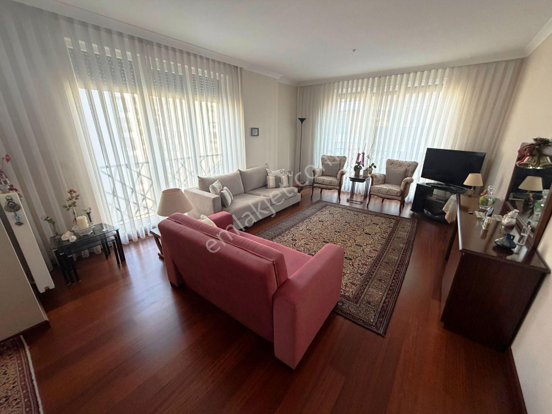 Caddebostan Park Konutları 6.kat Mobilyalı 100m2 Kiralık 2+1 - Görsel 2