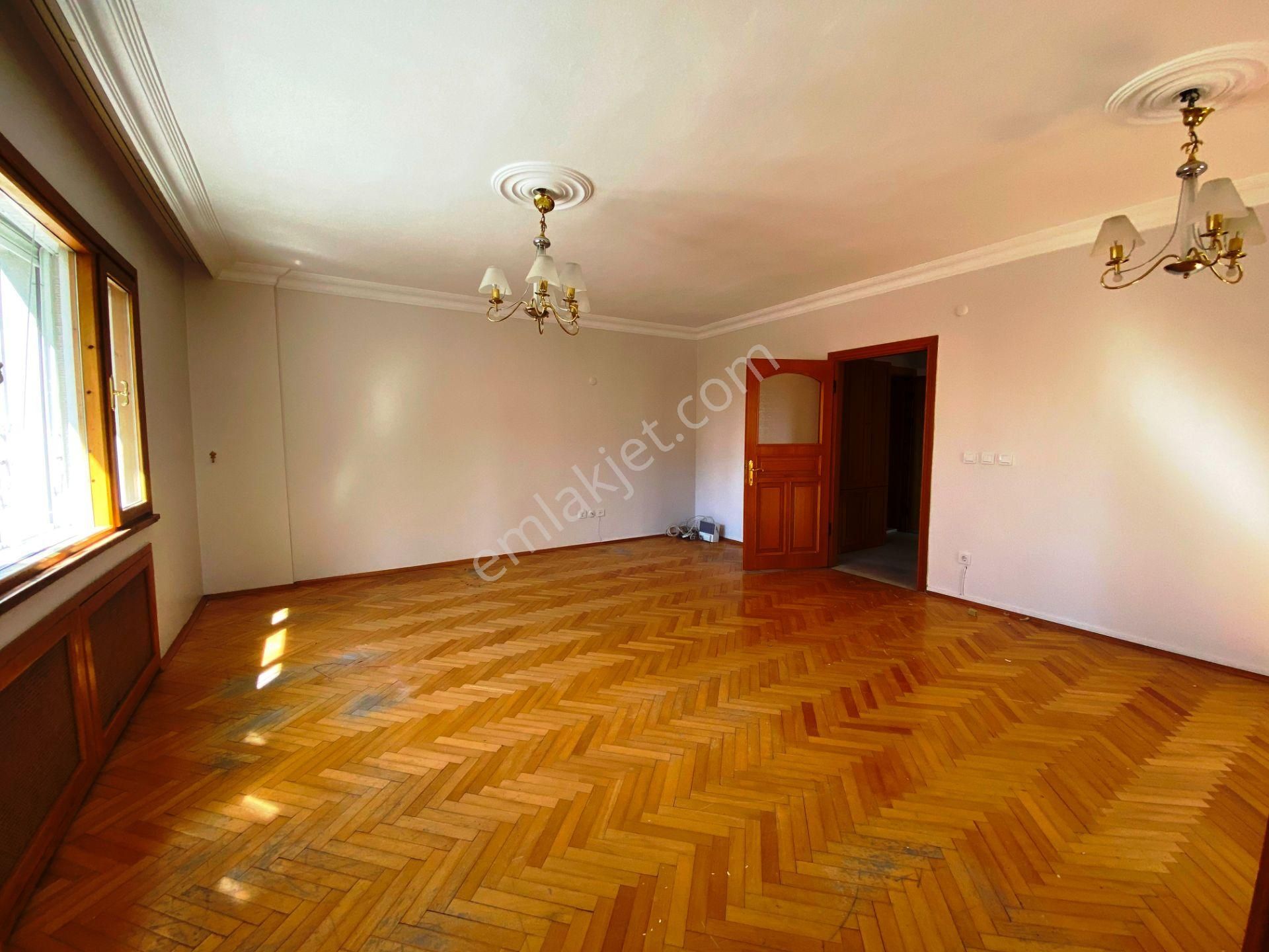 Erenköy Minibüs Cad.140m2 Otoparklı 2 Balkonlu 4.kat Kiralık 3+1 - Görsel 5