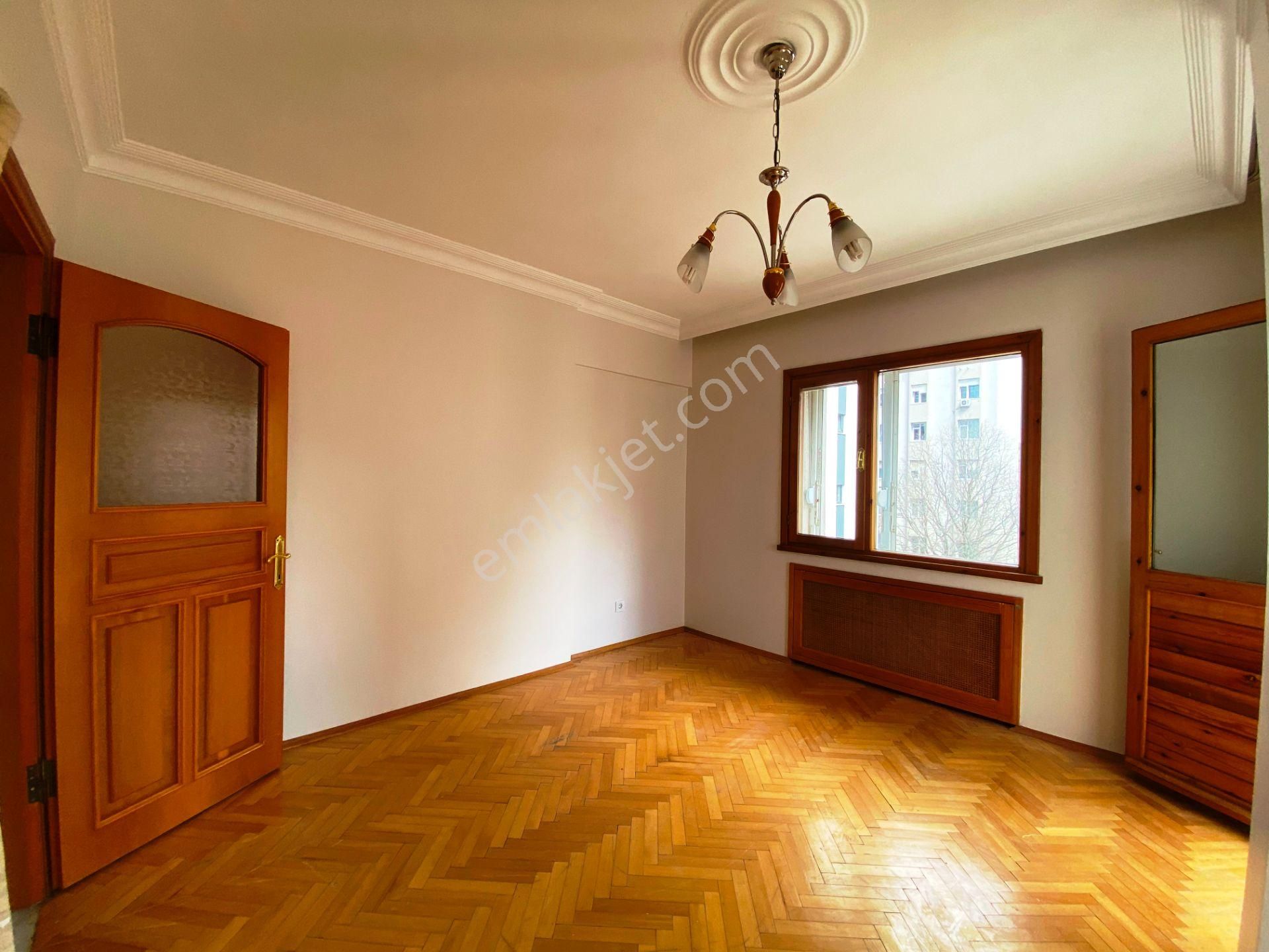 Erenköy Minibüs Cad.140m2 Otoparklı 2 Balkonlu 4.kat Kiralık 3+1 - Görsel 12